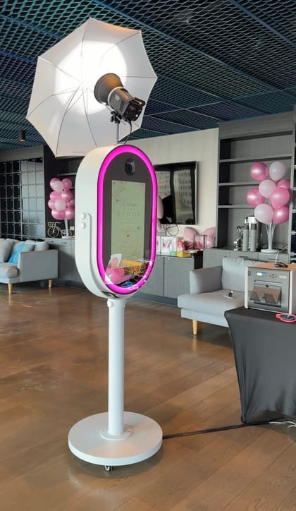 Pearl Mirror Booth